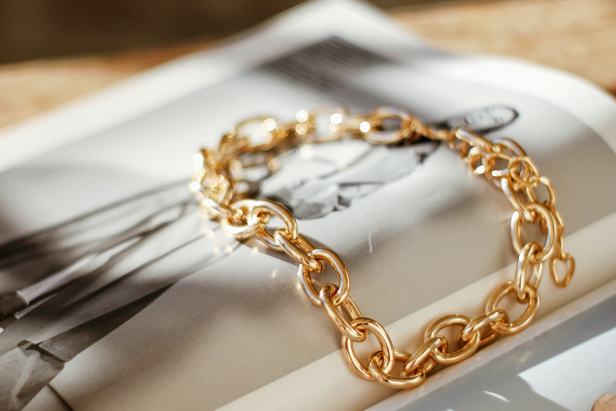 5 bijoux dores pour rayonner en ete