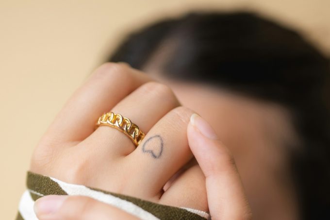 la bague chaine le bijou mi classique mi tendance