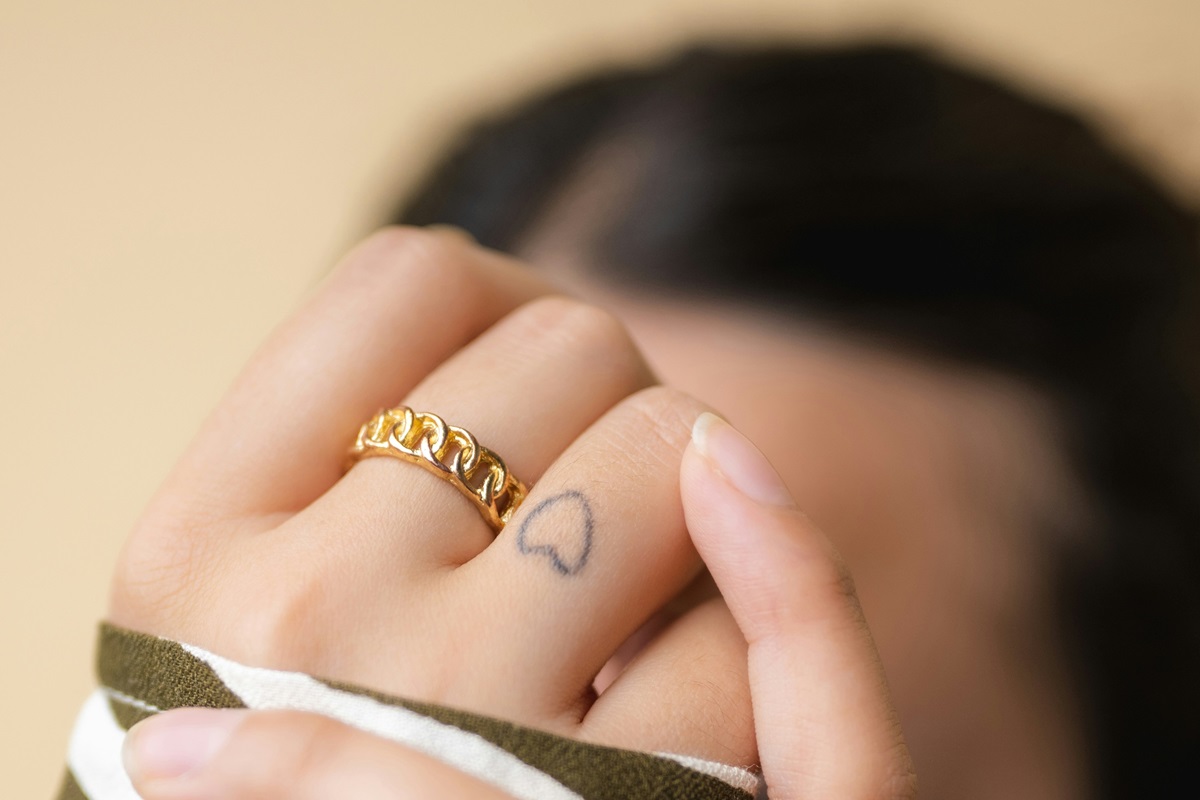 la bague chaine le bijou mi classique mi tendance