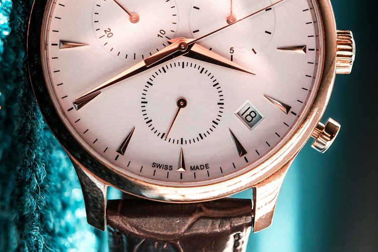 label montre swiss made cadran