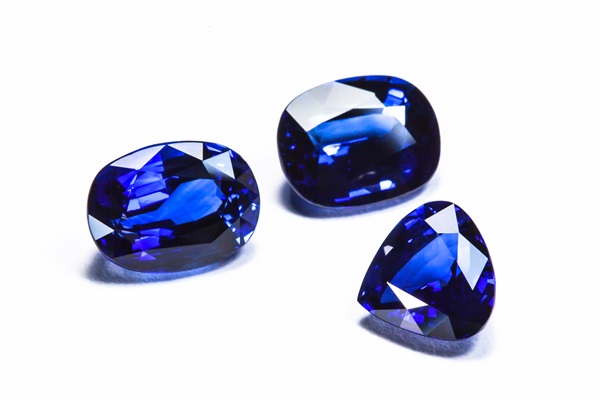 saphirs bleus differentes formes