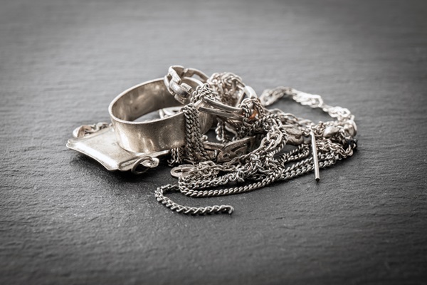 bijoux en argent anciens oxydes