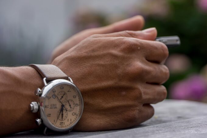 de quel cote porter sa montre