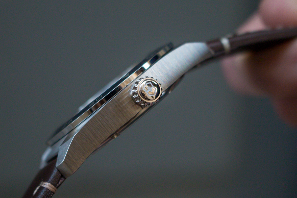 victorinox swiss army quartz 242040 couronne logo
