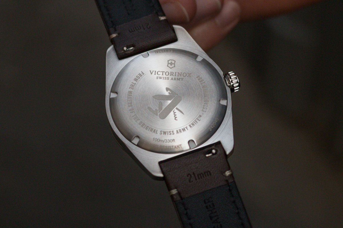 victorinox swiss army quartz 242040 fond de boite