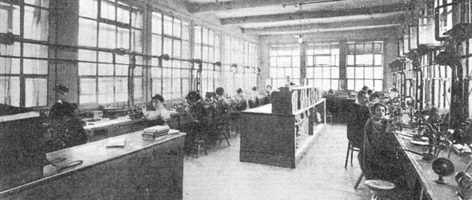 photo ancienne atelier horlogers lip