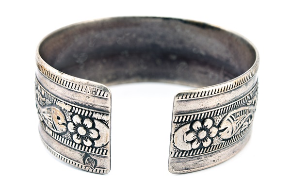 bracelet en argent ancien oxydation