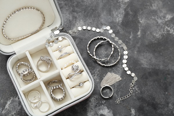 stockage bijoux dans boite pour limiter oxydation