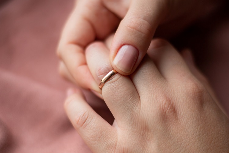 taille bague trop petite serree