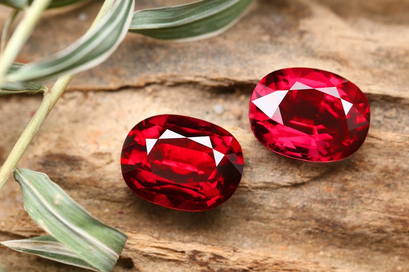 pierres rouges qui ressemblent au grenat veritable