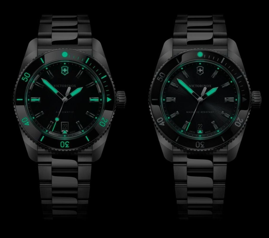 victorinox maverick automatic quartz superluminova